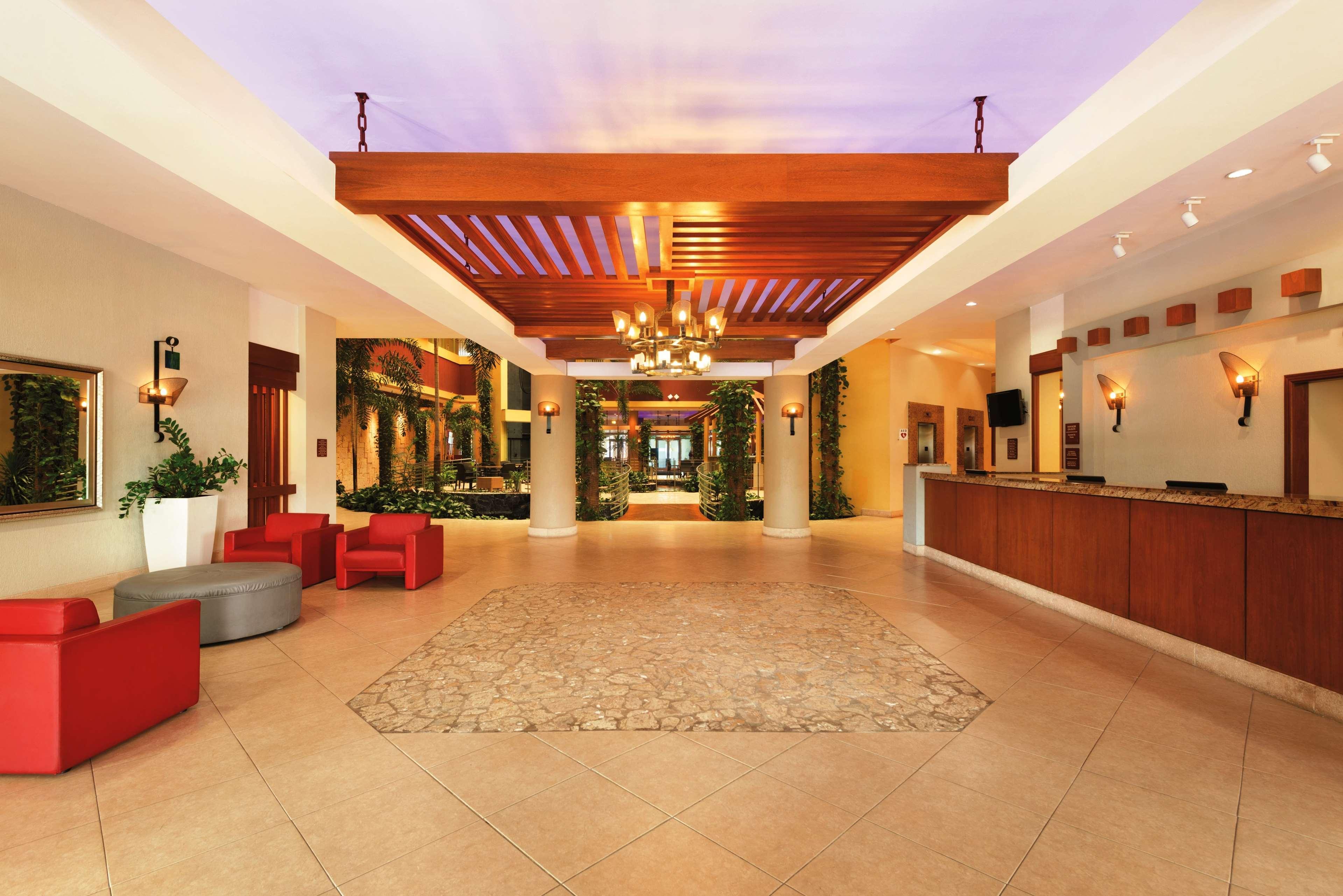 Embassy Suites By Hilton Dorado Del Mar Beach Resort Eksteriør bilde