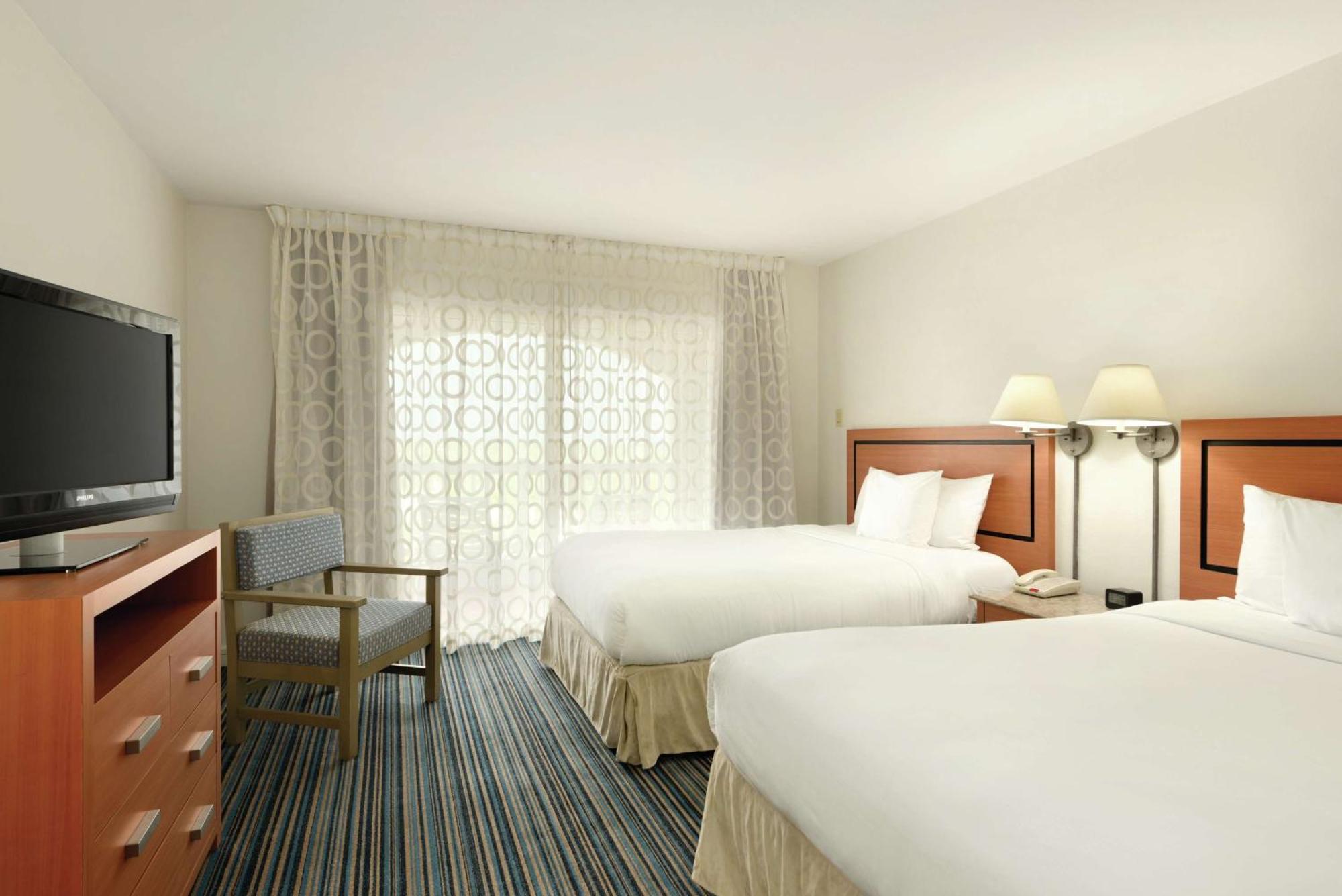 Embassy Suites By Hilton Dorado Del Mar Beach Resort Eksteriør bilde