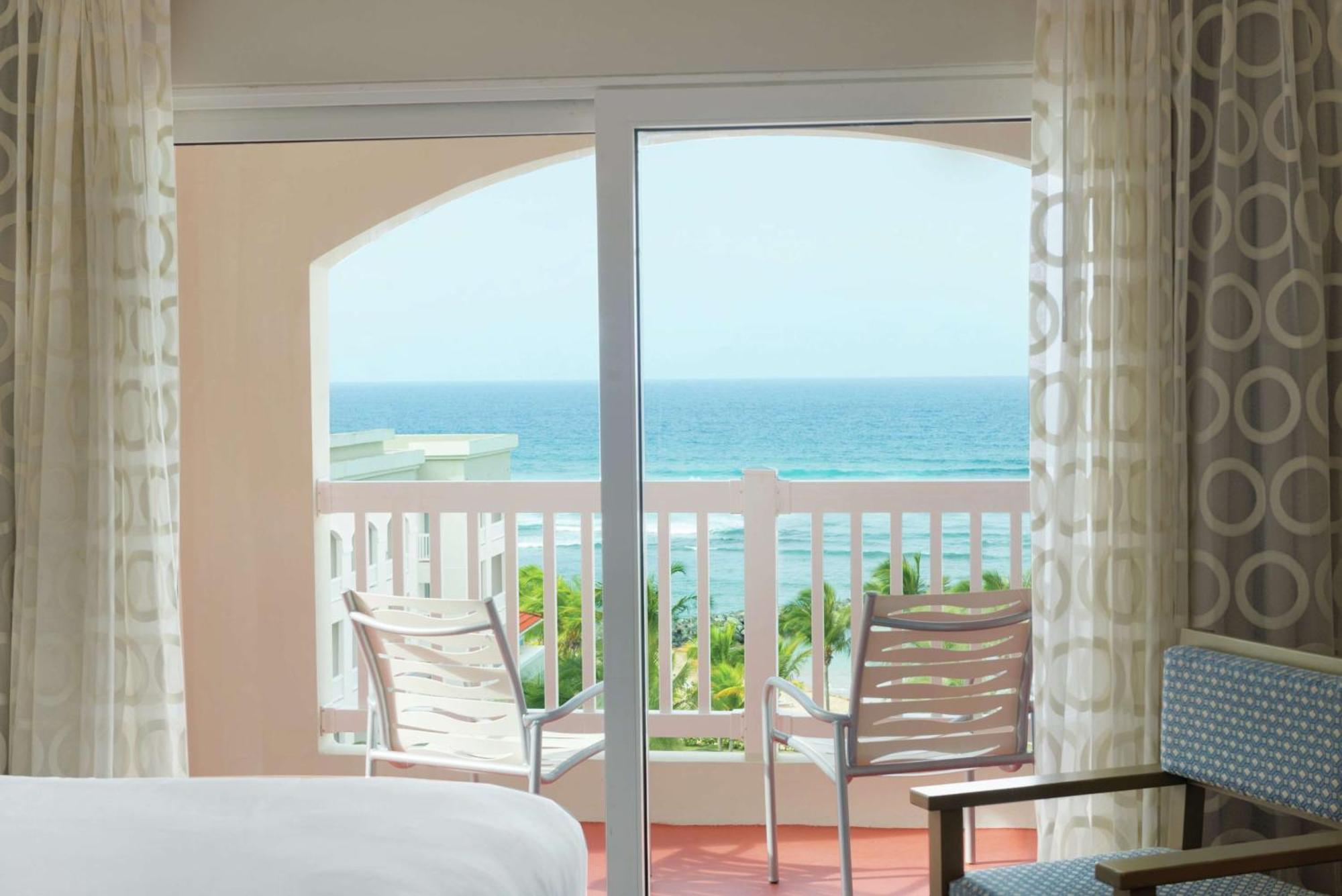 Embassy Suites By Hilton Dorado Del Mar Beach Resort Eksteriør bilde
