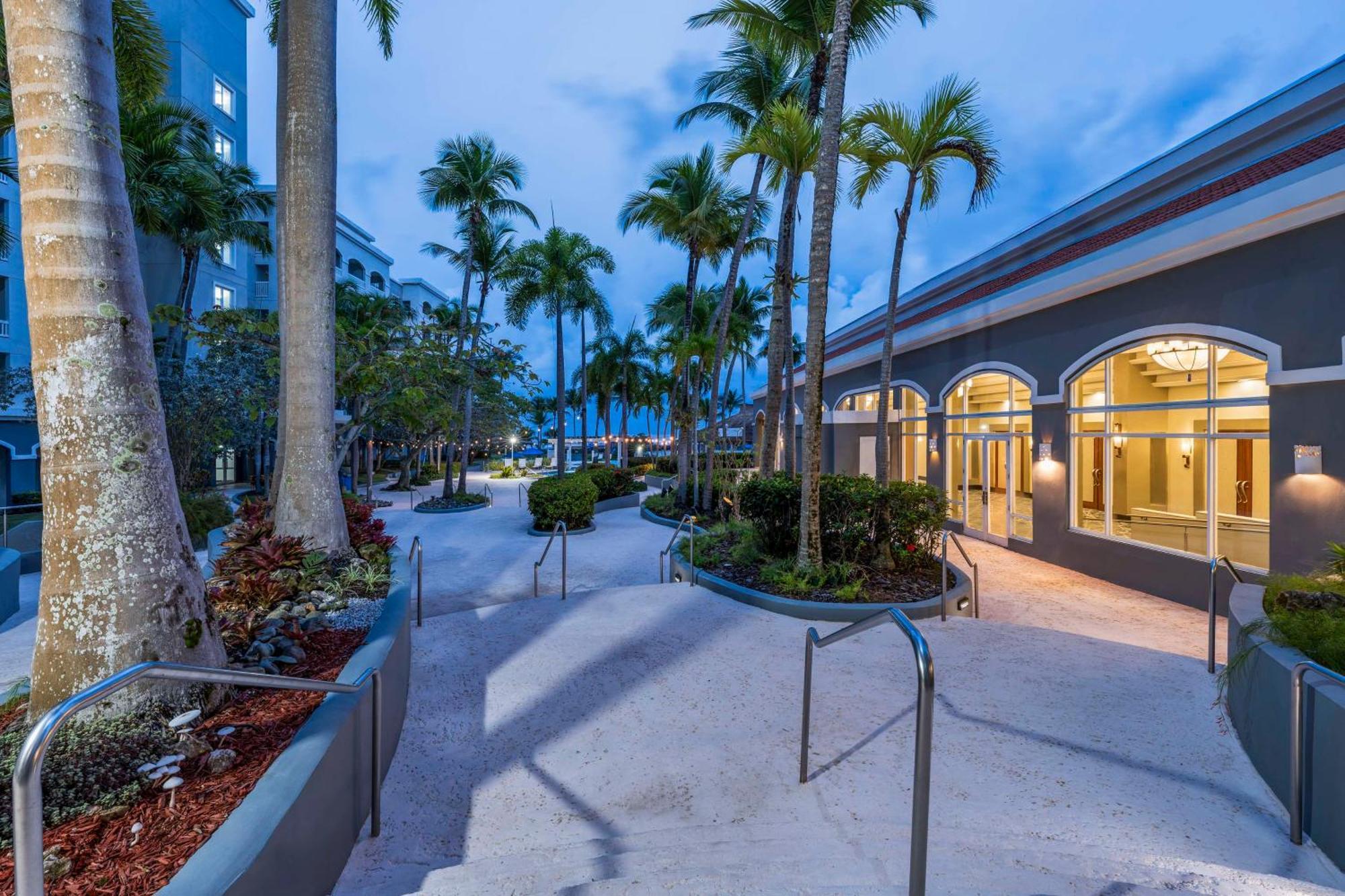 Embassy Suites By Hilton Dorado Del Mar Beach Resort Eksteriør bilde
