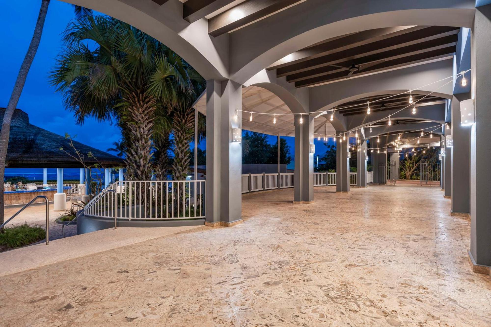 Embassy Suites By Hilton Dorado Del Mar Beach Resort Eksteriør bilde